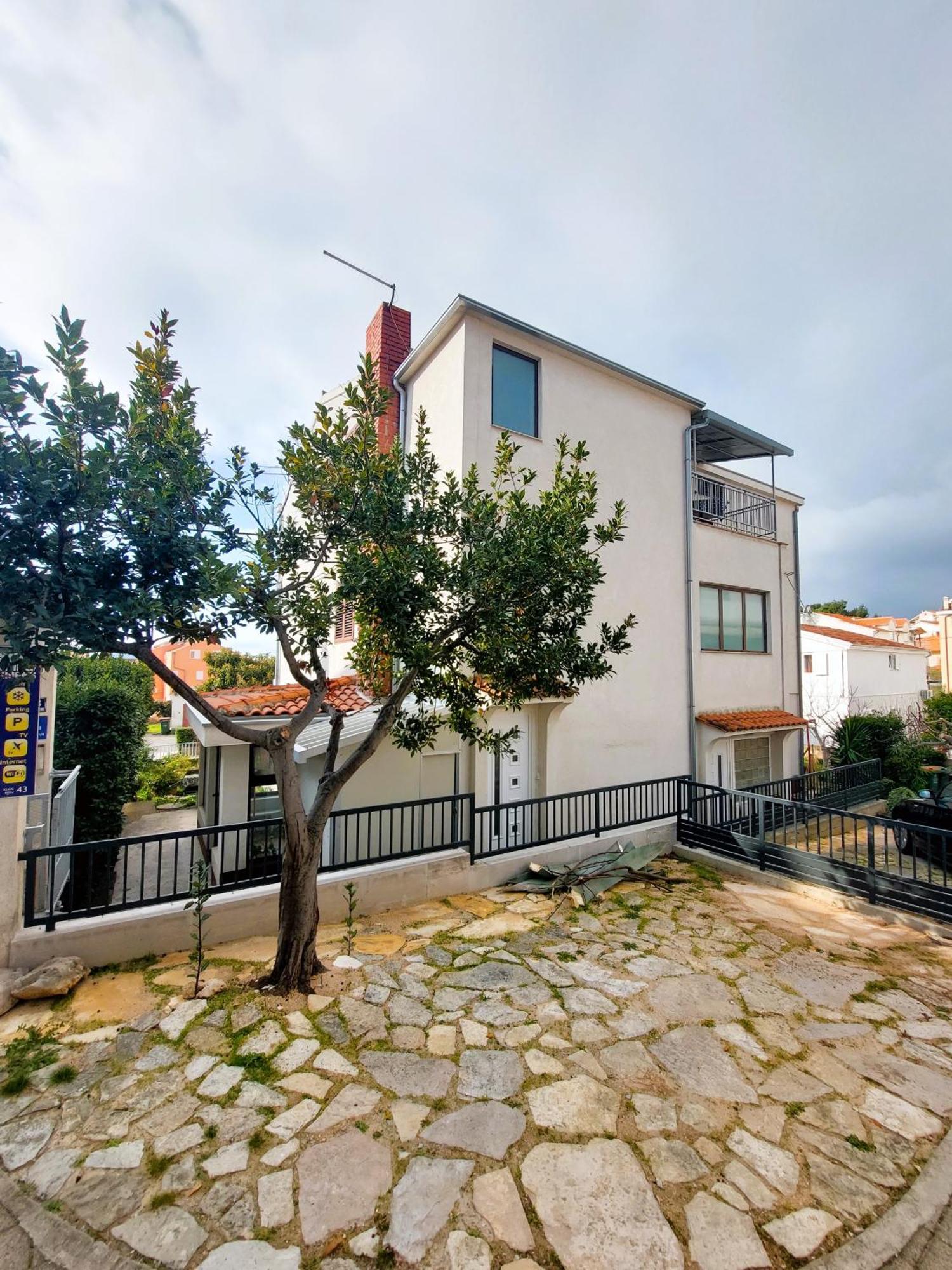 Apartmani Markoč Vodice Bagian luar foto